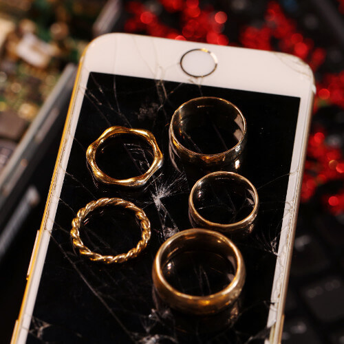 PinPep_Wee_Ring_00101 rings on mobile five gold rings placed on a mobile phone with cracked screen